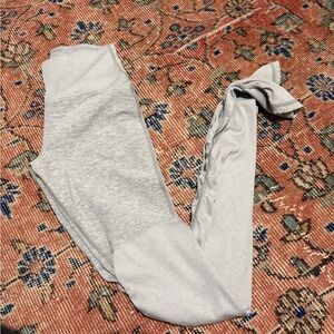 ALO Yoga Light Gray Goddess Leggings